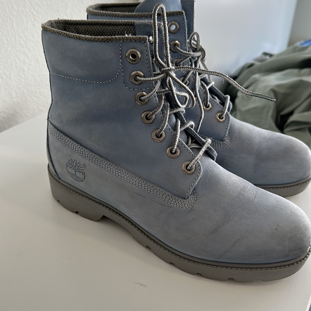 Timberland Women's Premium 6” Waterproof Boots
- Oil Resistant size 7.5
